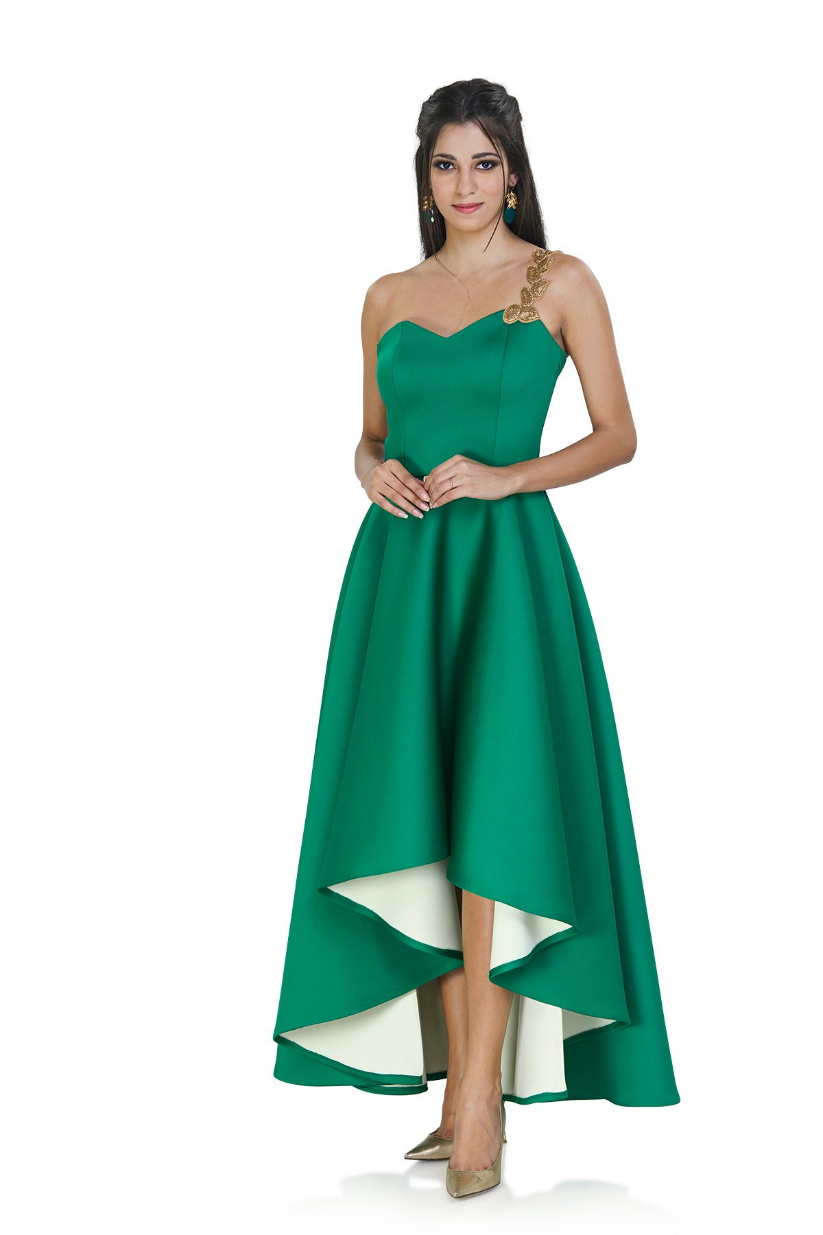 Turn heads in this one shoulder green glory gown with its asymmetrical cut and elegant leafy golden straps. The cascading effect at the bottom highlights the dual-toned scuba fabric creating a mesmerizing look.