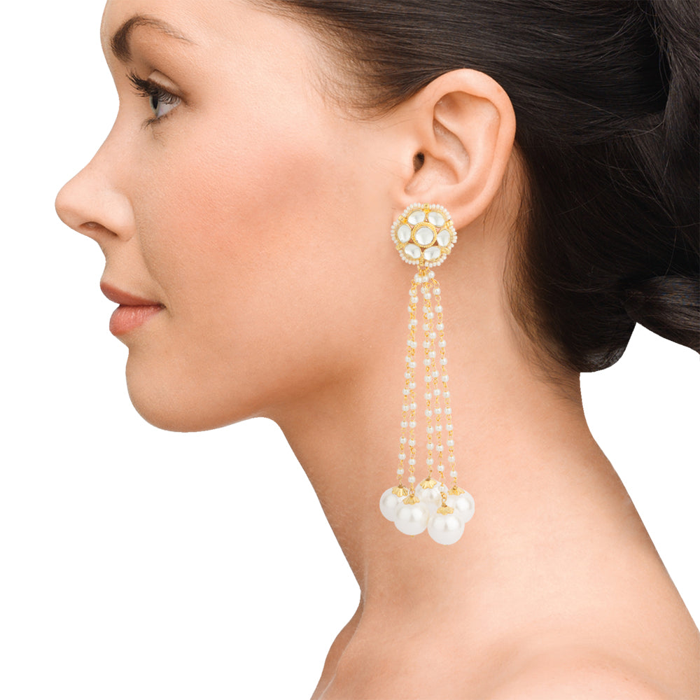 Round pearl and flower earring