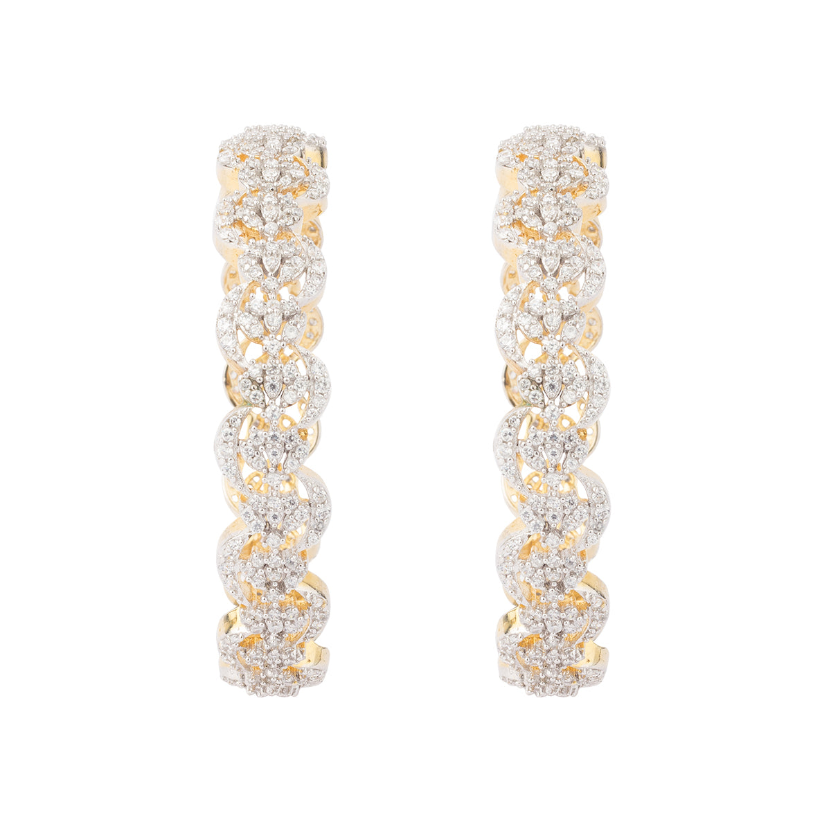 This pair of bangle can give a queen look. Slended in silver, it is embellished with diamond work. 