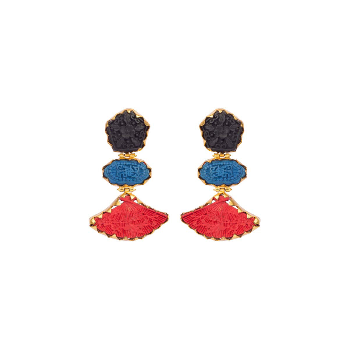 These tiered tri-colour earrings with engraved filigree are casual and carefree as they are classic and cool.