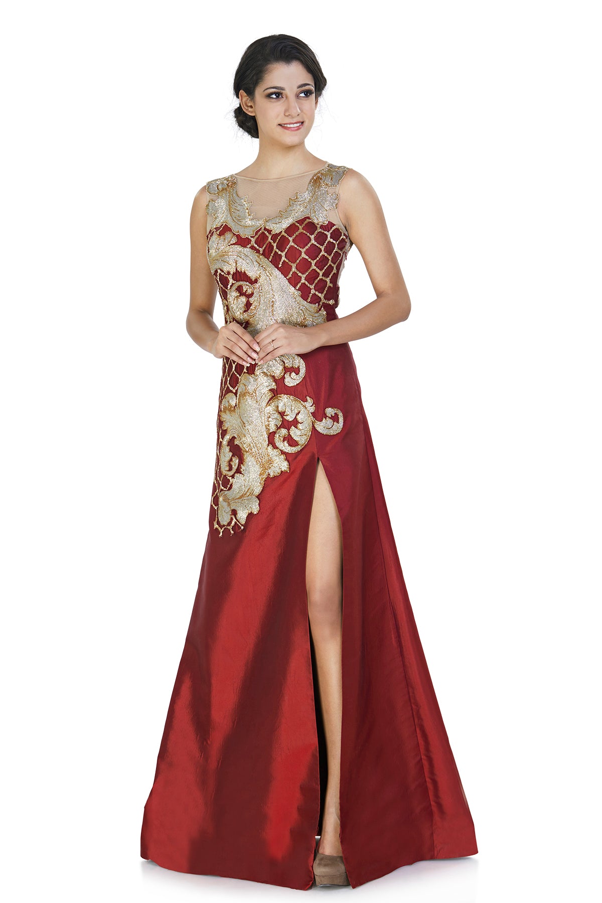 Raise the temperature thigh high with this seductive two-tone silk gown in striking maroon! Its rich kardana embroidery keeps things opulent and all set for your best friend's wedding day.